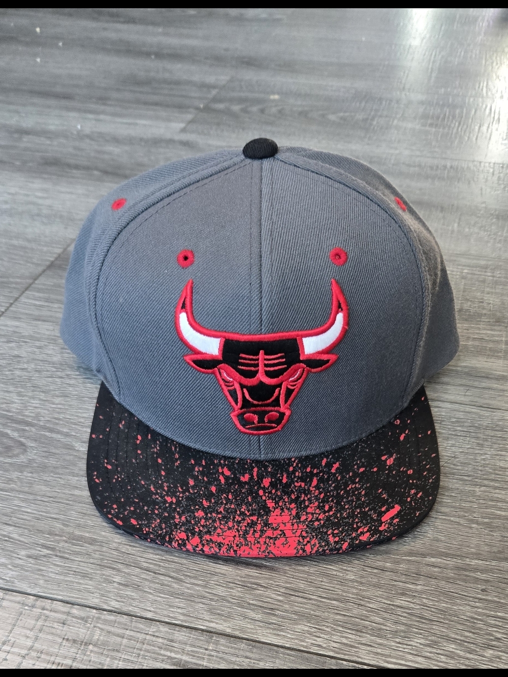 Mitchell & Ness Gray and Red Hardwood Classics Snapback
